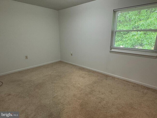 Building Photo - 3876 Shadywood Dr