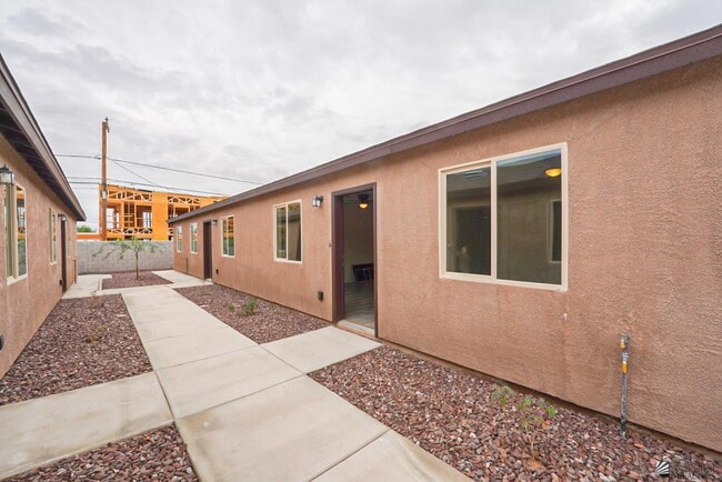 Building Photo - 1921 S Walnut Ave