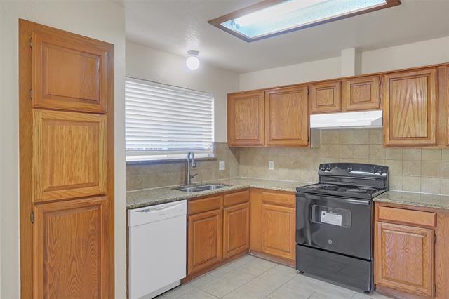 Building Photo - 7409 Meadow Creek Dr