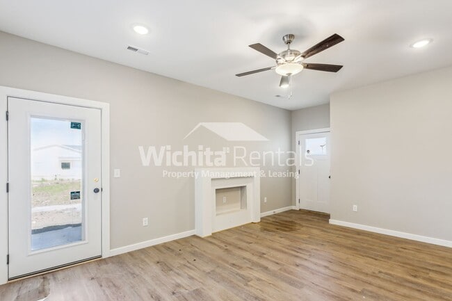 Building Photo - Brand new duplex