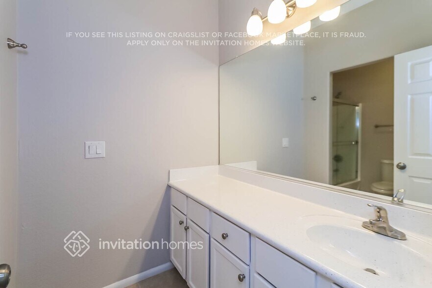 Building Photo - 22008 W Hadley St