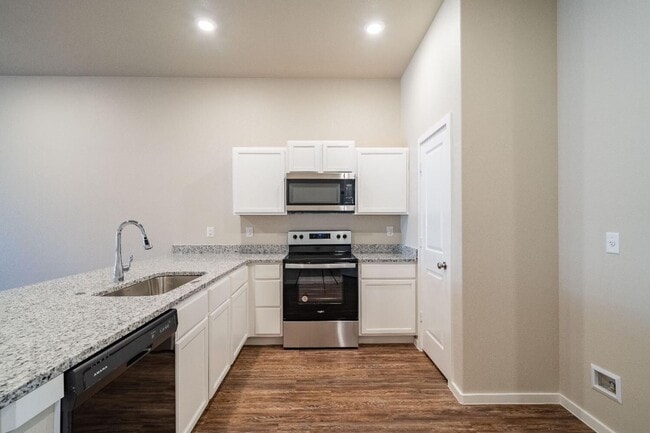 Building Photo - Cypress - 2101