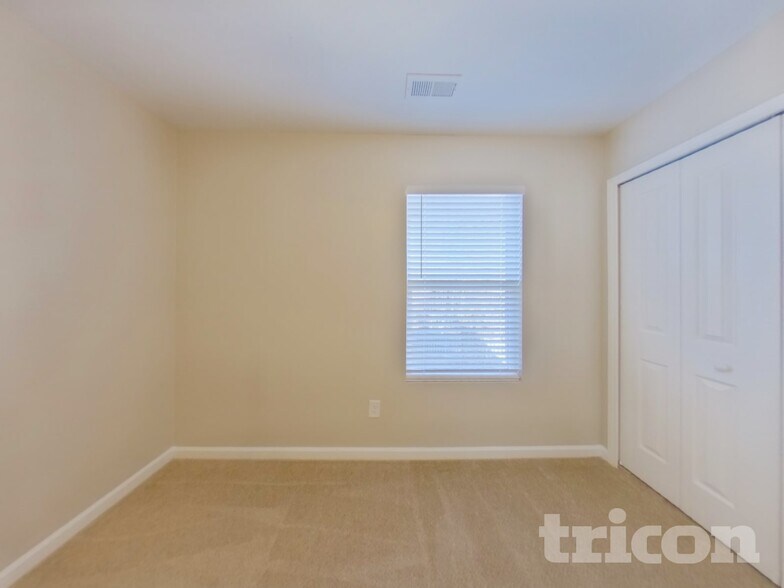 Building Photo - 9425 Macquarie Ln