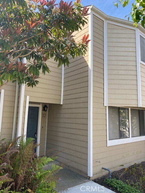 Primary Photo - 10 Latitude Ct