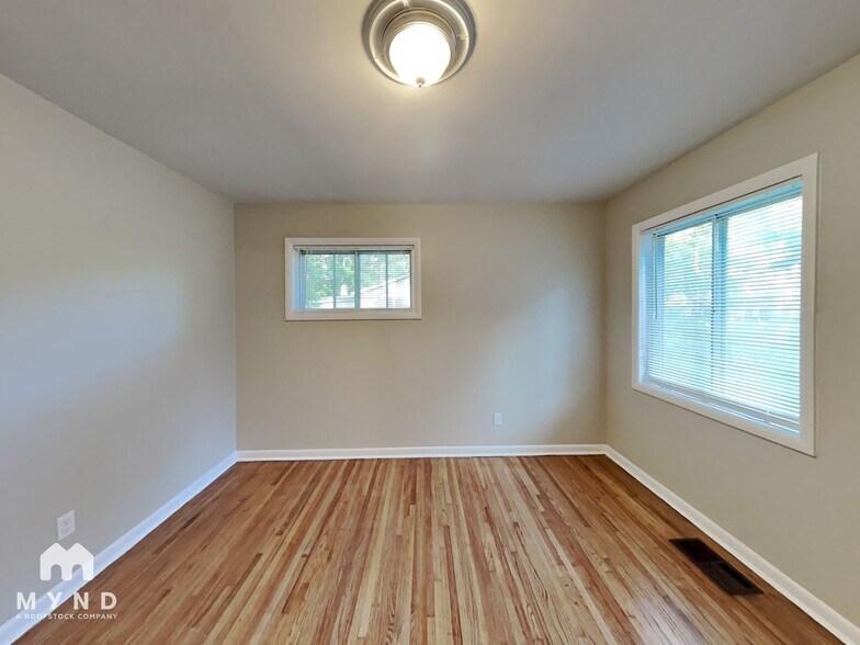 Building Photo - 452 Burgundy Rd