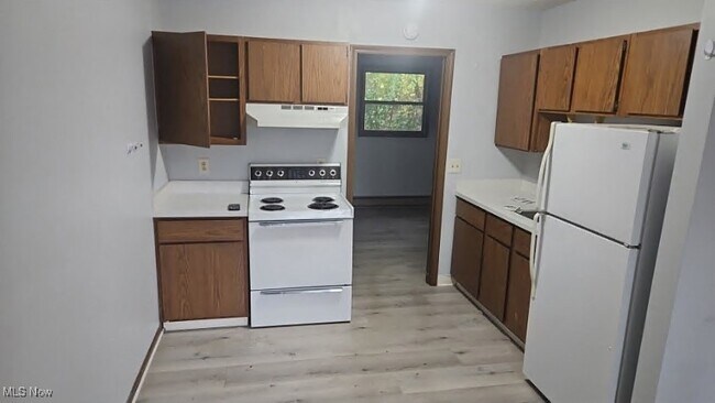 Building Photo - 31 1/2 Elm Street Unit c1