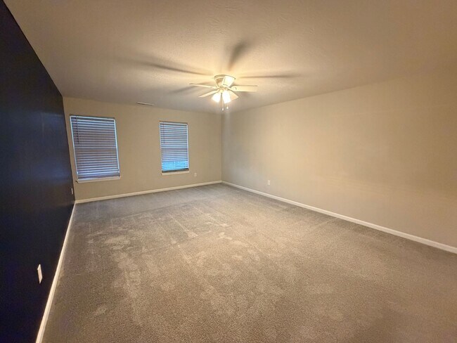 Building Photo - 1325 Horse Shoe Bnd