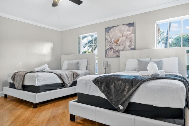 Building Photo - 2423 NE 202nd St