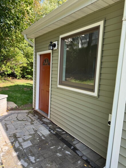 Building Photo - 24 S Rockland Ave