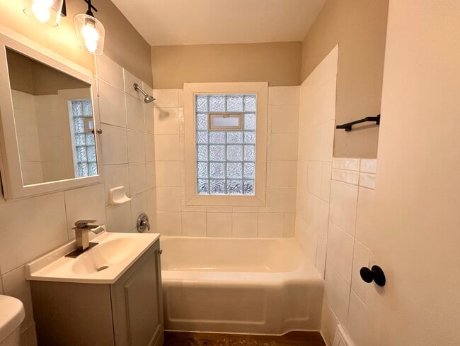 Building Photo - 2704 W Concordia Ave