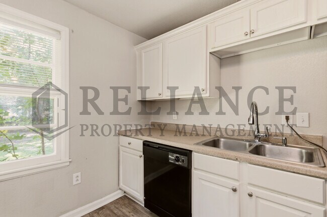 Building Photo - 1126 Silverdale Ct