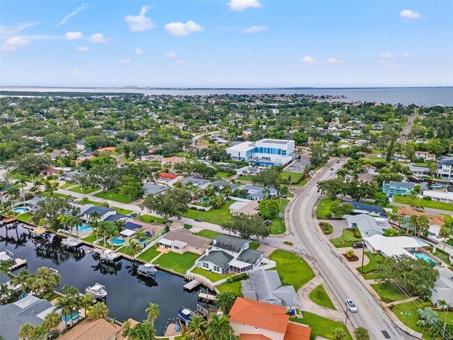 Building Photo - 4000 14th Way NE