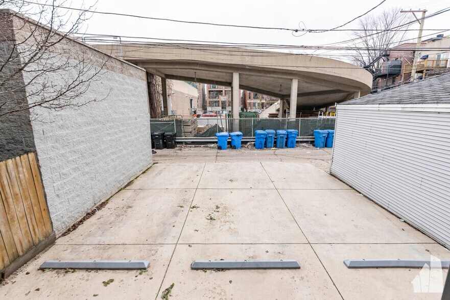 Building Photo - 1133 W Addison St