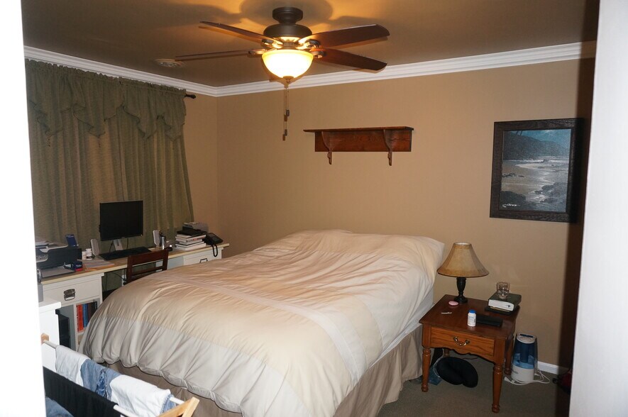 Building Photo - 200 Wheatsheaf Ln