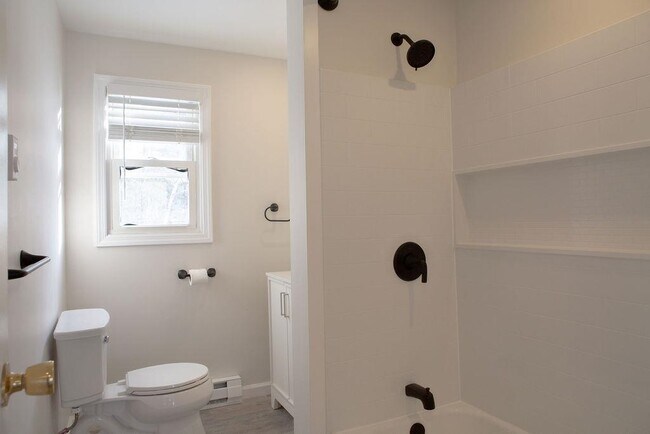 Building Photo - 180 N Main St