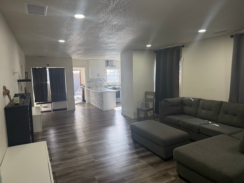 Building Photo - 1304 E 9th St