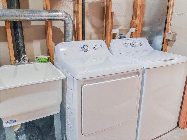 Building Photo - 916 Parkside Blvd