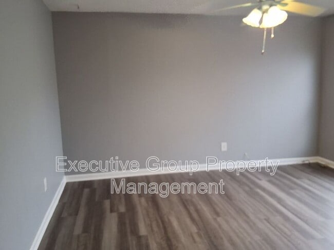 Building Photo - 801 Monin Rd