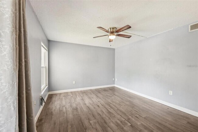 Building Photo - 610 Cranes Way