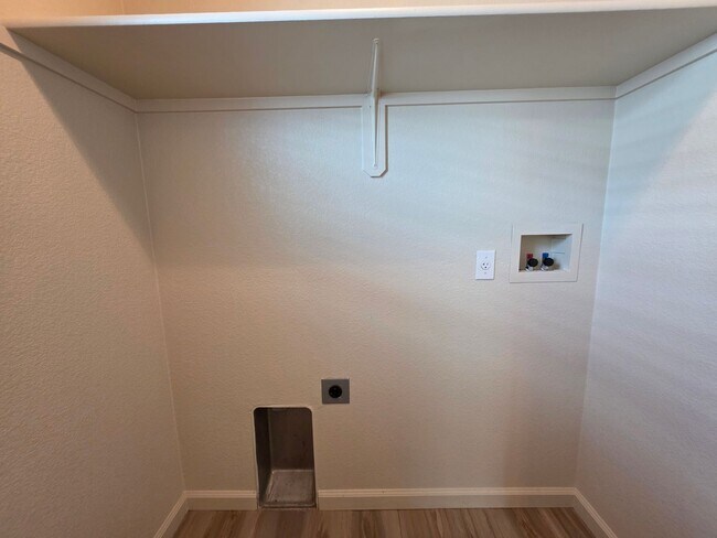 Building Photo - 4 bedroom in north Turlock!