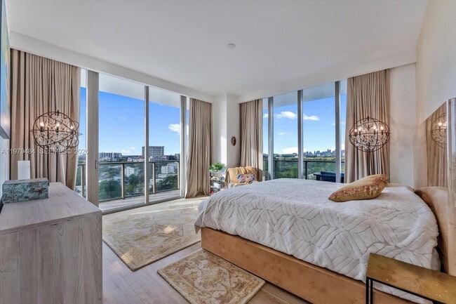 Building Photo - 2678 Tigertail Ave