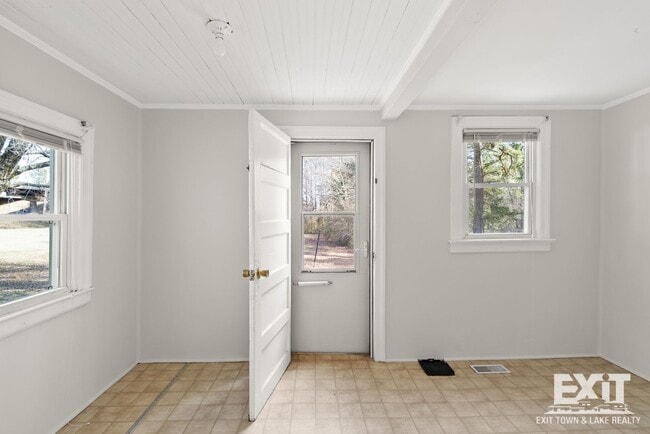 Building Photo - 3 Bedroom/1 Bathroom Brick Ranch For Rent