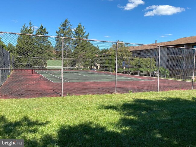 Building Photo - 6924 Hanover Pkwy