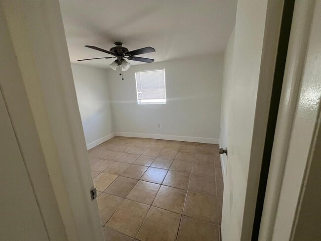 Building Photo - 3517 Garfield Dr