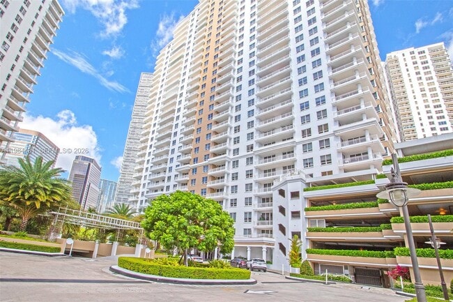 Building Photo - 801 Brickell Key Blvd