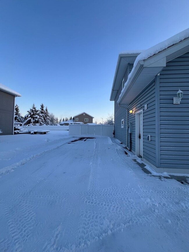 Building Photo - 4 bedroom home in Doyon Estates