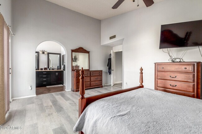 Building Photo - 5210 E Elmwood Cir