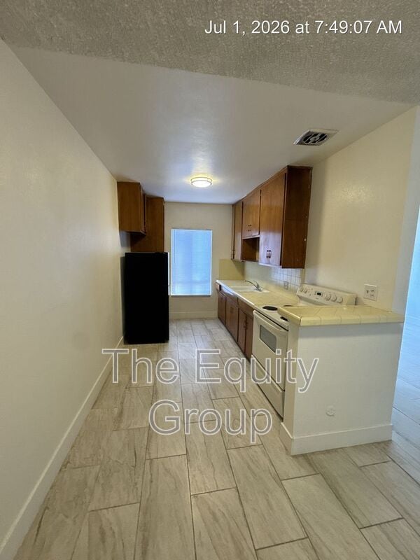 Building Photo - 550 S Richmond Ave