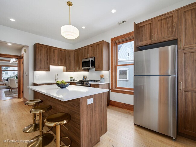 Building Photo - 1415 W George St