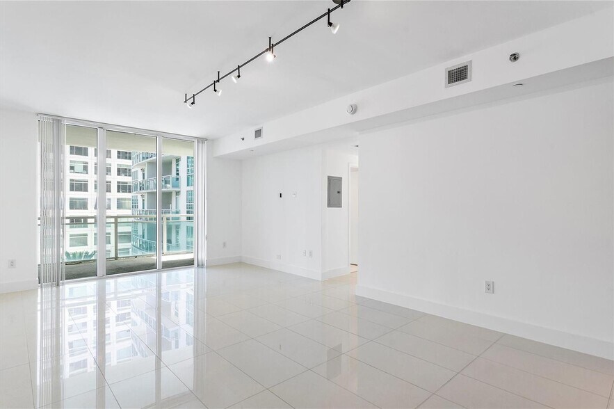 Building Photo - 951 Brickell Ave