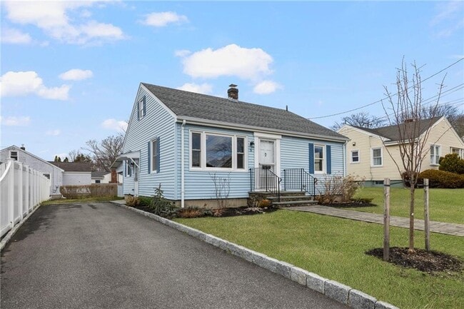 Building Photo - 5 Holten Ave