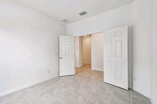 Building Photo - Lakewood Ranch Brand New Villa 2 bedroom with flex space (Office/ 3rd Bedroom)