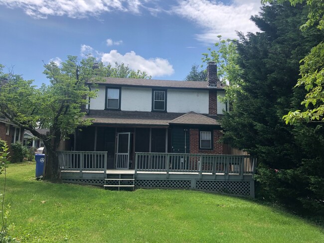 Building Photo - Convenient North location - 3 bedroom, 2 b...