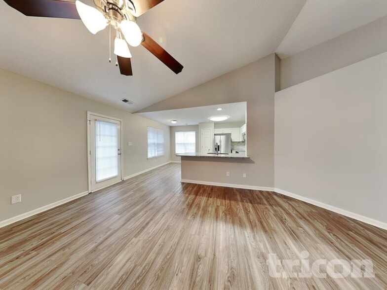 Building Photo - 5050 Elizabeth Rd