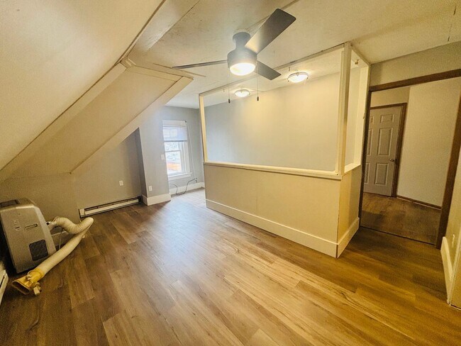 Building Photo - Huge 5BD Two Story Apartment Blocks from Downtown La Crosse