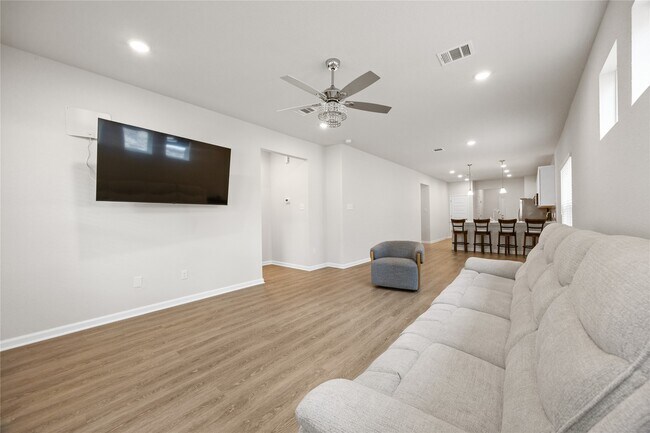 Building Photo - 10216 Badger Run Ln