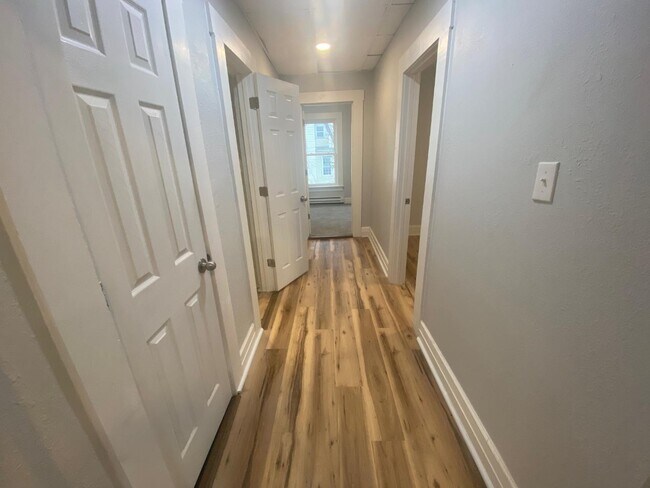 Building Photo - 1009 4th St