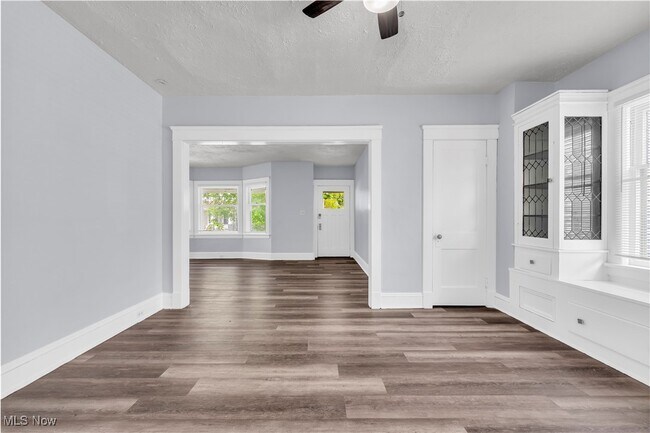 Building Photo - 3209 W 92nd St