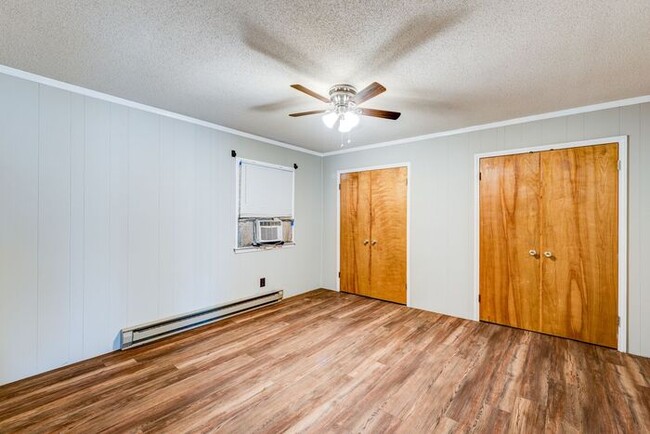 Building Photo - Colfax - Charming house with new flooring,...