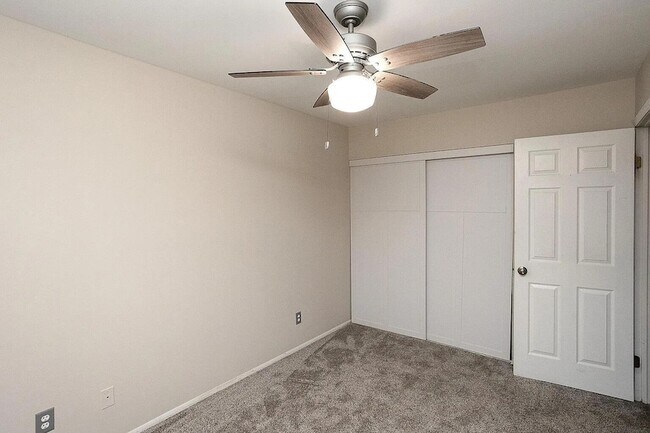 Building Photo - 2138 Dogwood Ln
