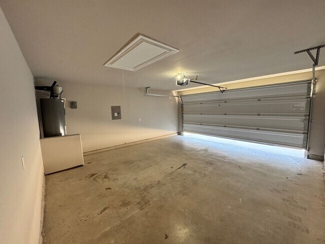 Building Photo - Move-In Ready Modern Home with Open Layout...