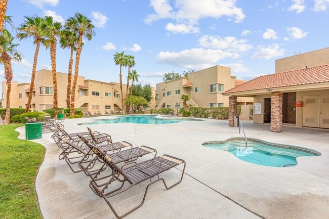 Building Photo - Spacious Ground-Level 2-Bedroom Condo Near...