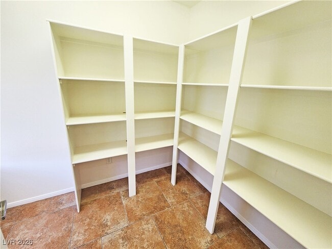 Building Photo - 3120 E Easy St