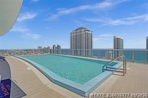 Building Photo - 2602 E Hallandale Beach Blvd