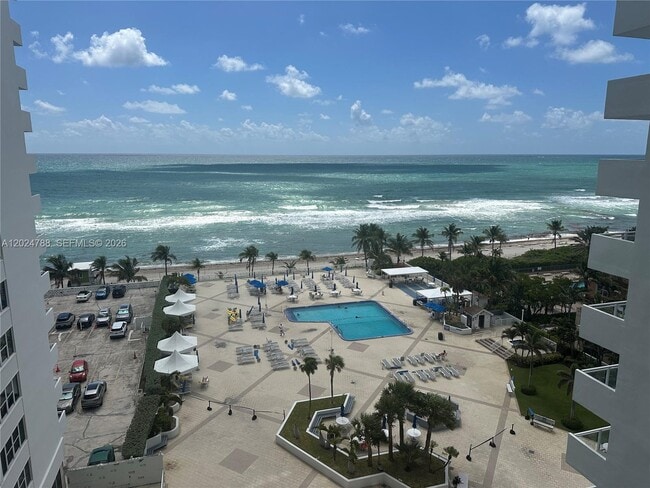 Building Photo - 2030 S Ocean Dr