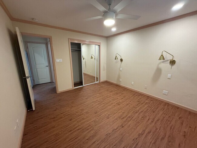 Building Photo - 1379 Snow St